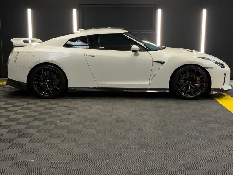 Nissan GT-R view 6