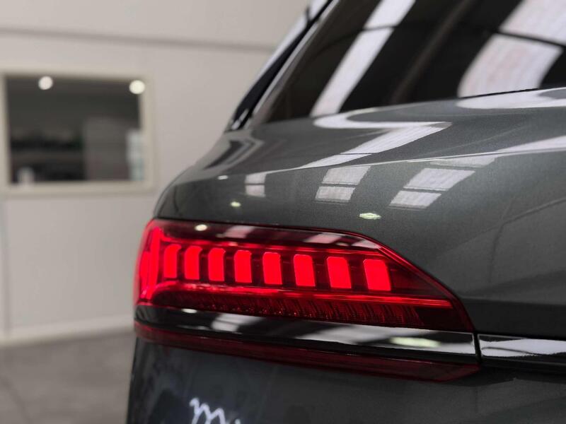 Audi Audi Q7 view 7