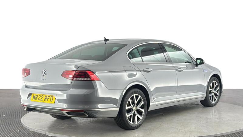 Volkswagen Passat view 4