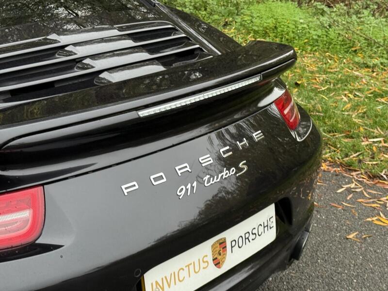 Porsche 911 view 15