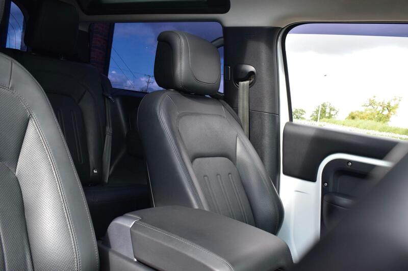 Land Rover Defender 90 view 5