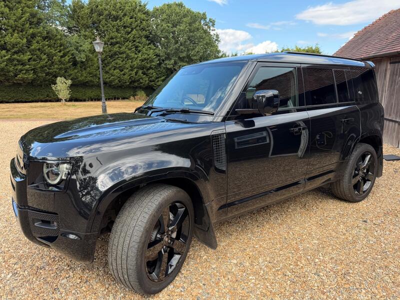 Land Rover Defender 110 view 3
