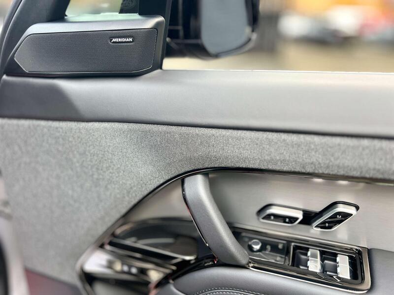 Land Rover Range Rover view 37