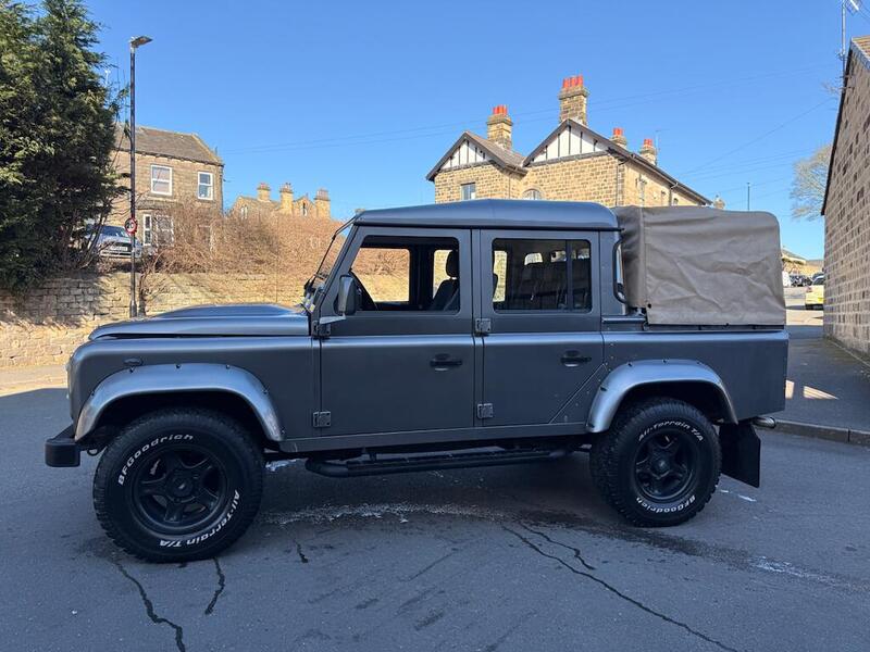 Land Rover Defender view 6