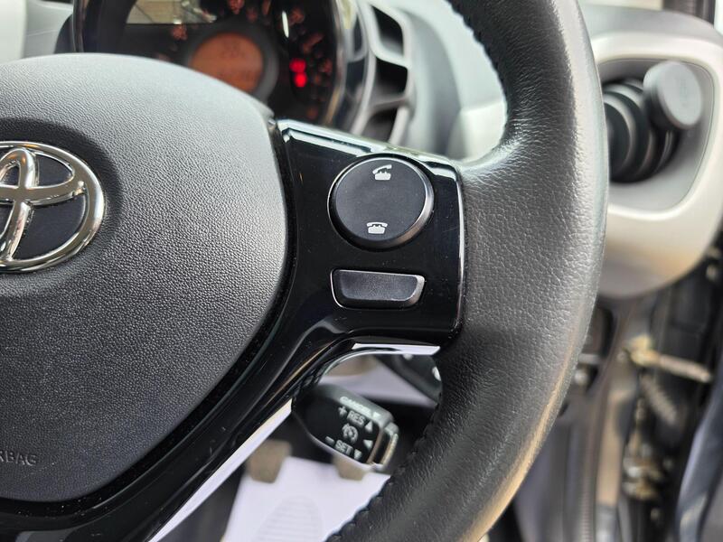 Toyota AYGO 1.0 VVT-i x-play Euro 5 5dr Euro 5 thumbnail 34
