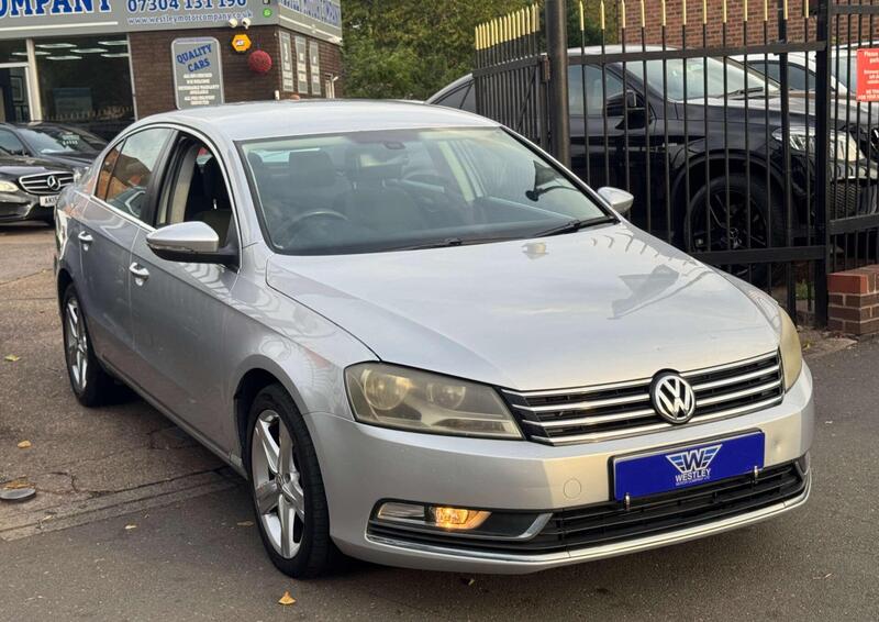 Volkswagen Passat view 4