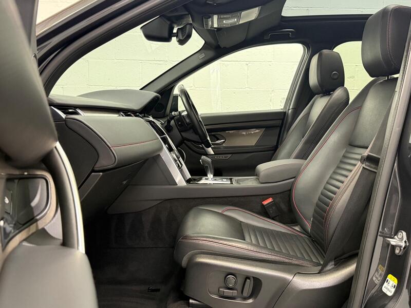 Land Rover Discovery Sport view 3