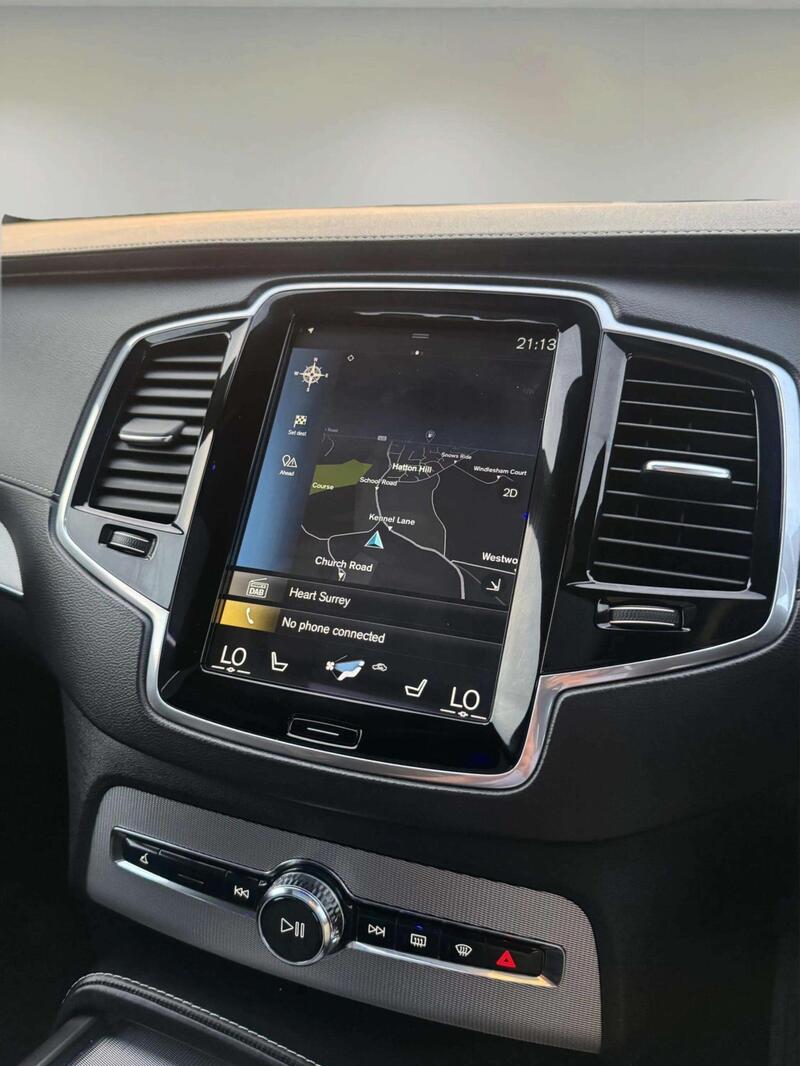 Volvo XC90 view 6