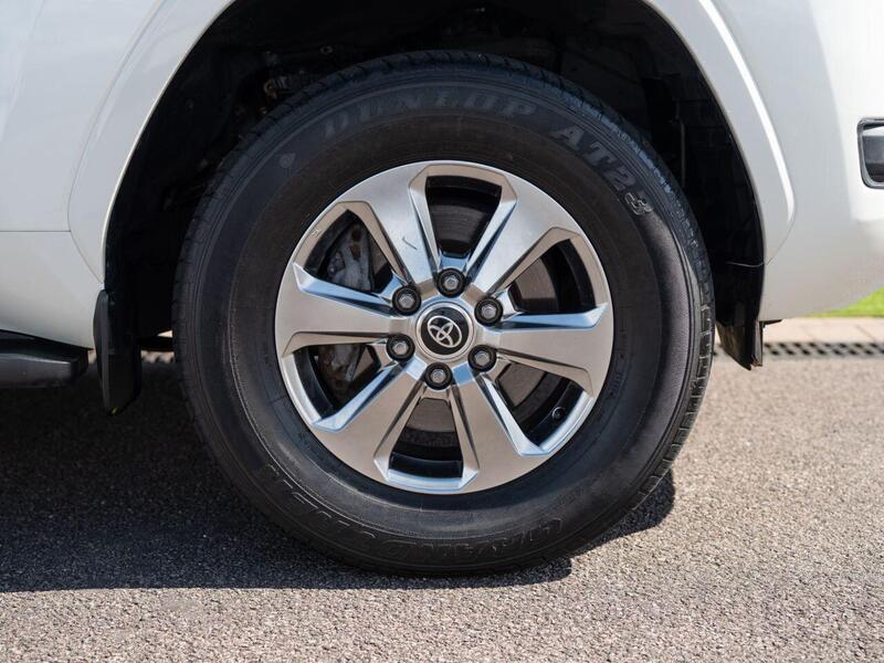 Toyota Land Cruiser view 7