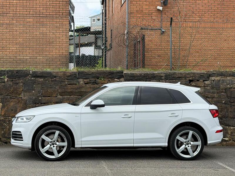 Audi Audi Q5 view 4
