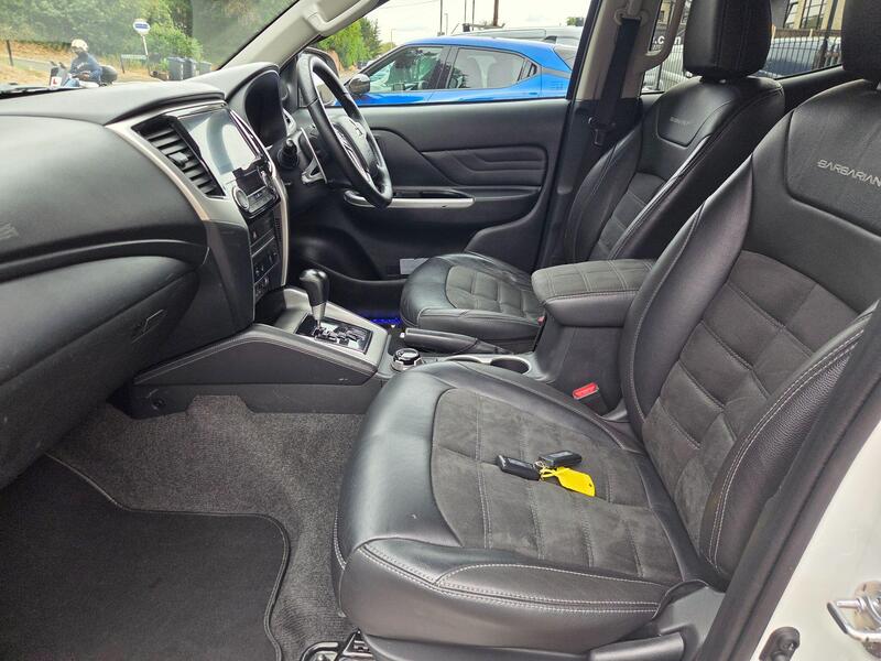 Mitsubishi L200 view 5
