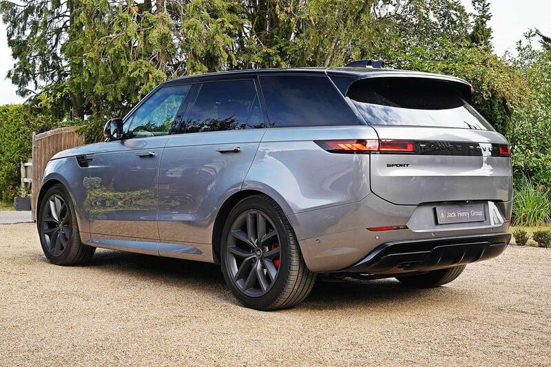 Land Rover Range Rover Sport view 4