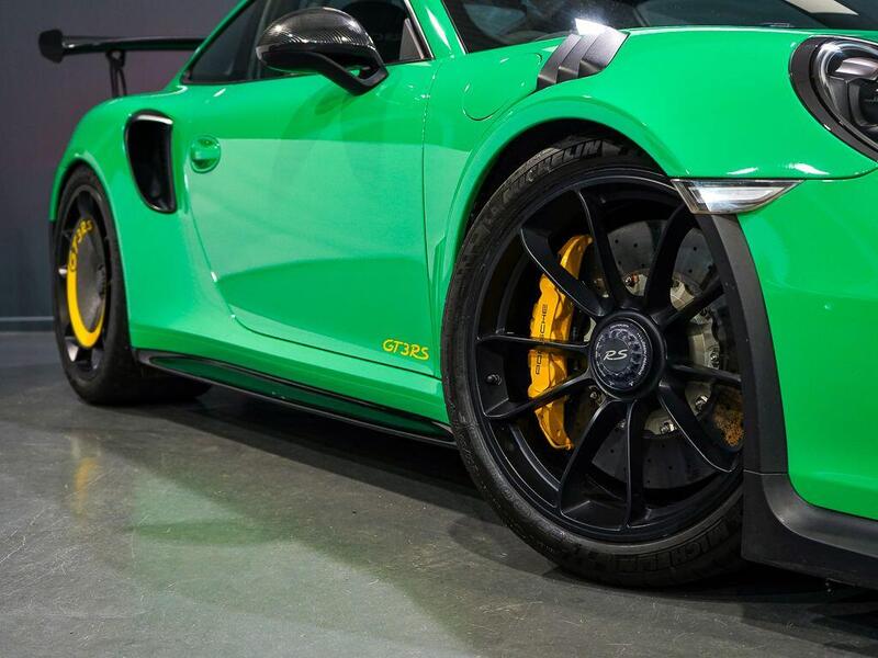 Porsche 911 view 6