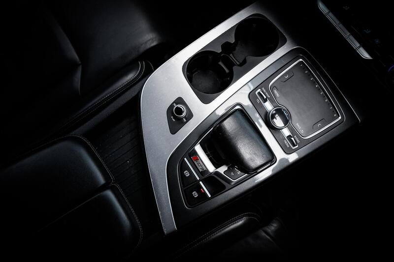 Audi Audi SQ7 view 4