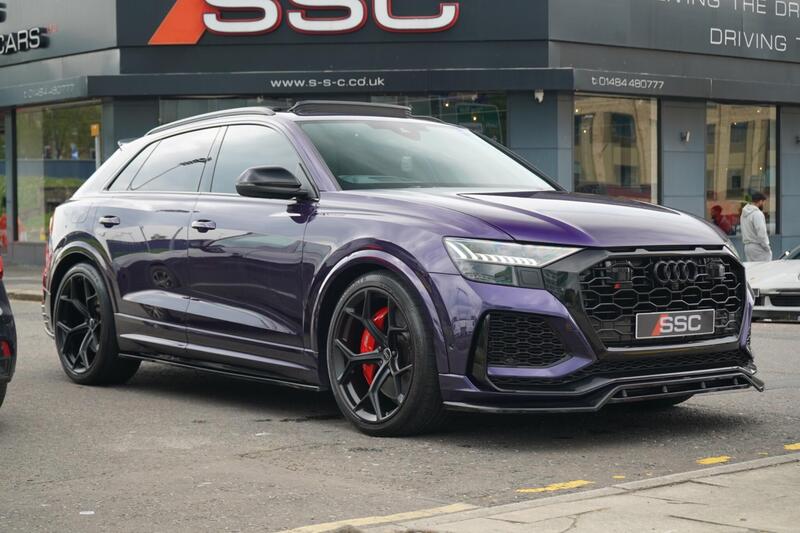 Audi RS Q8 view 4