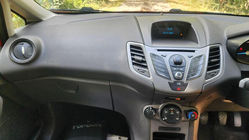 2014 Ford Fiesta — photo 23