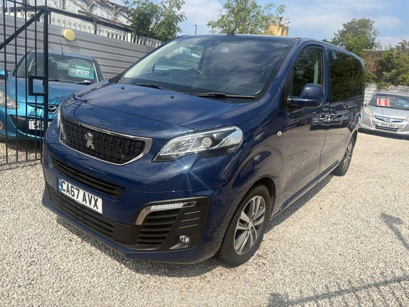 Peugeot Traveller view 3
