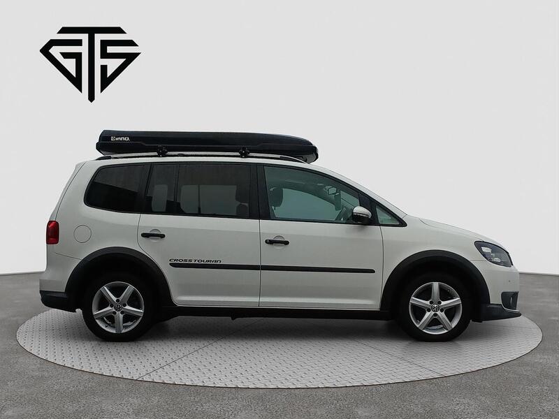 Volkswagen Golf view 2