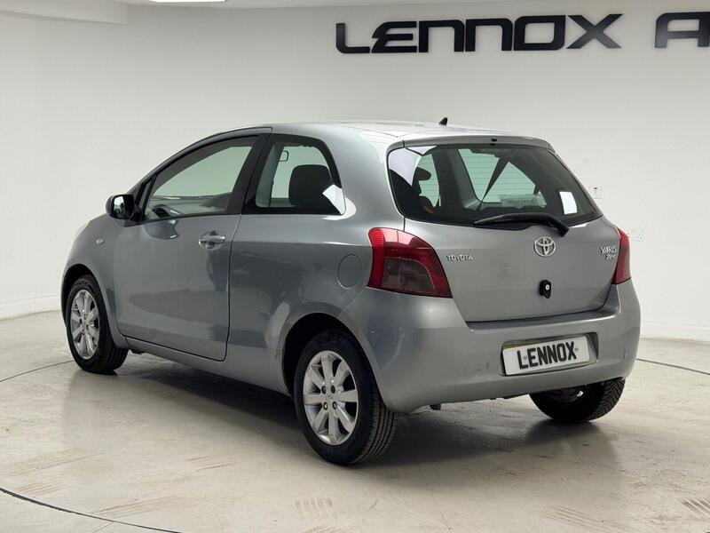 Toyota Yaris view 4