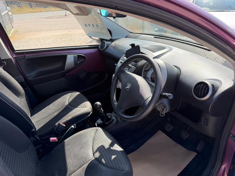 Peugeot 107 view 3