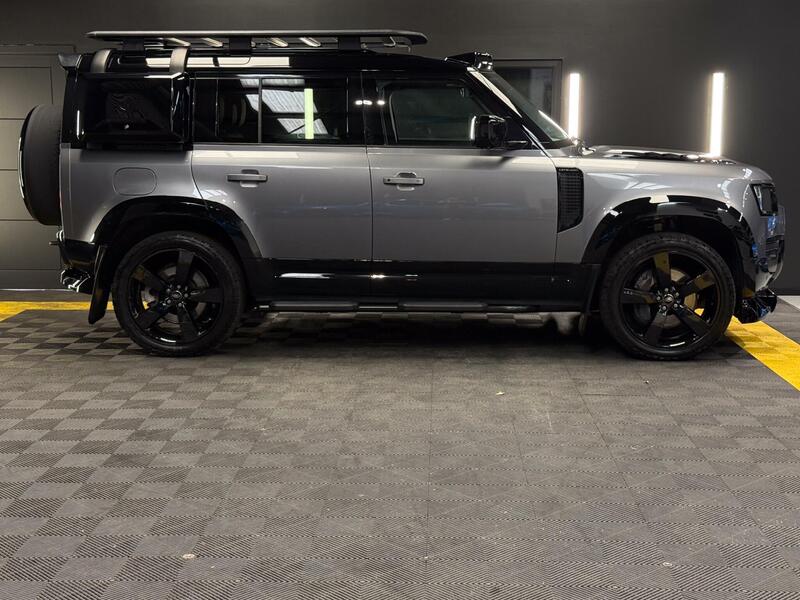 Land Rover Defender view 5