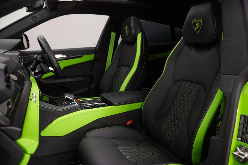 Lamborghini Urus view 4