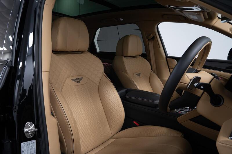Bentley Bentayga view 3