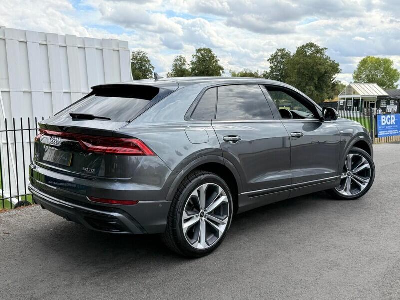 Audi Q8 view 7