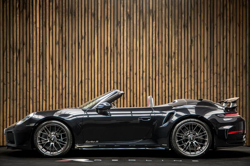 Porsche 911 view 7