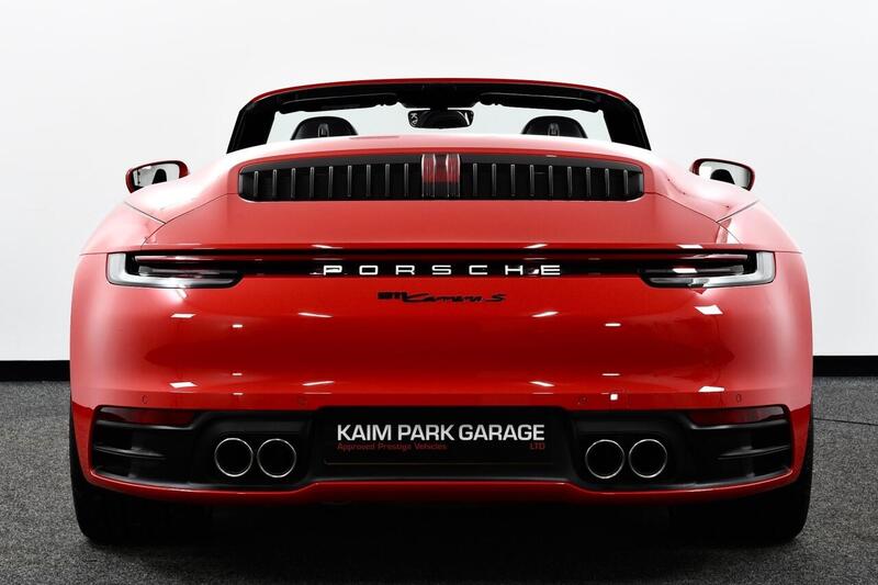 Porsche 911 view 7