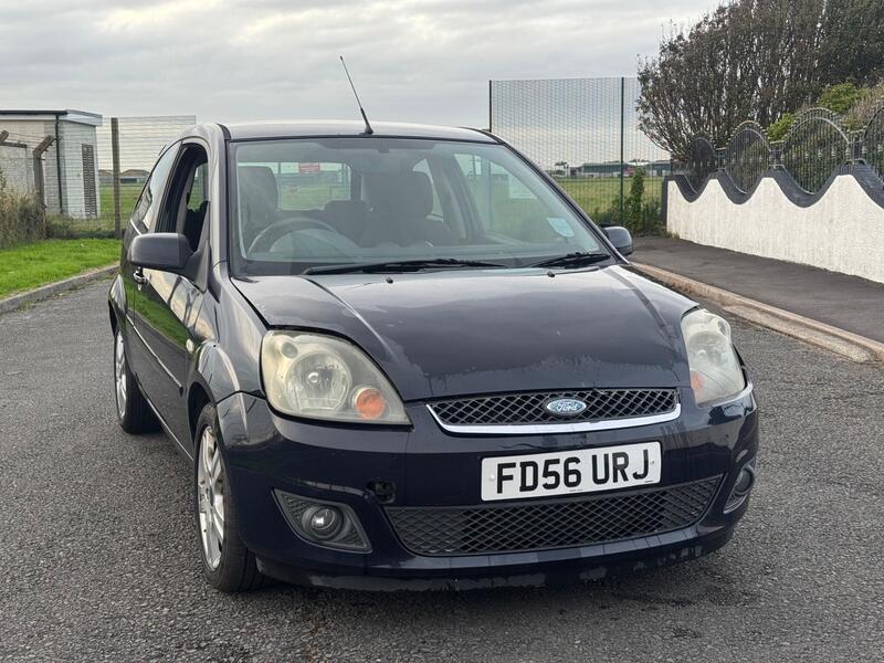 Ford Fiesta — photo 1