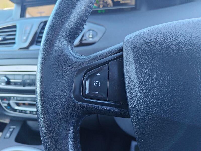 Renault Scenic view 12