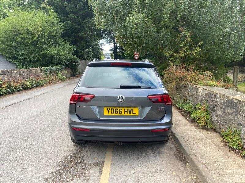 Volkswagen Tiguan view 5