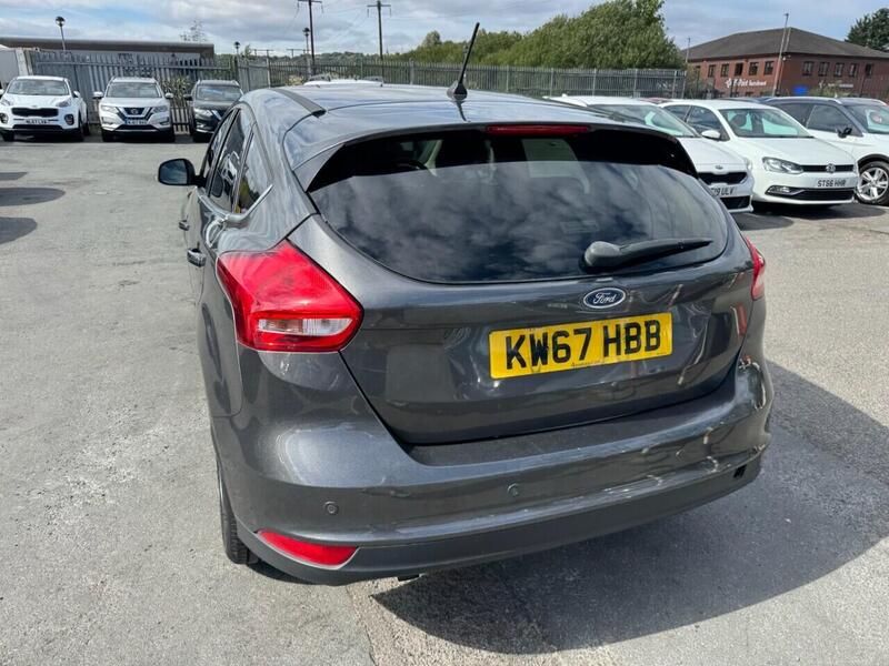 Ford Focus view 5