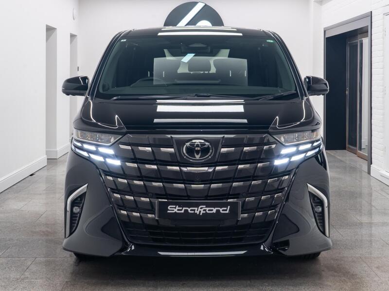 Toyota Alphard view 5
