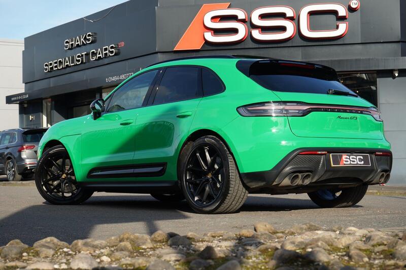 Porsche Macan view 3