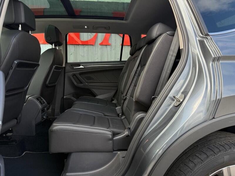 Volkswagen Tiguan Allspace view 3