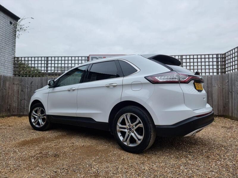 Ford Edge view 4