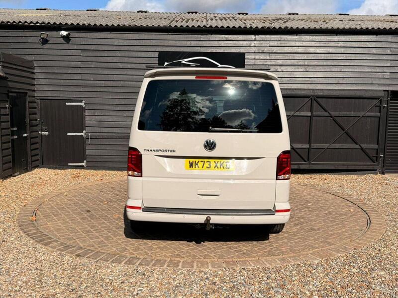 Volkswagen Transporter view 3