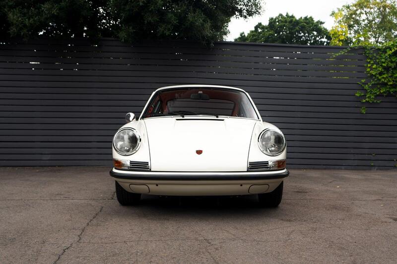 Porsche 911 view 6