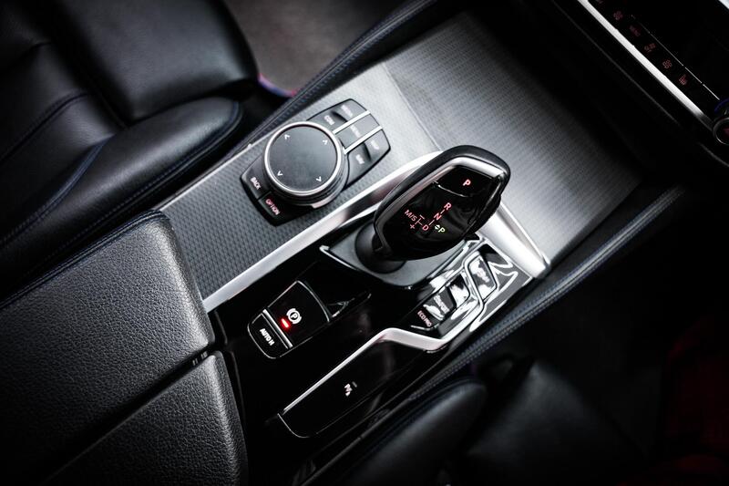 BMW 5 Series view 4