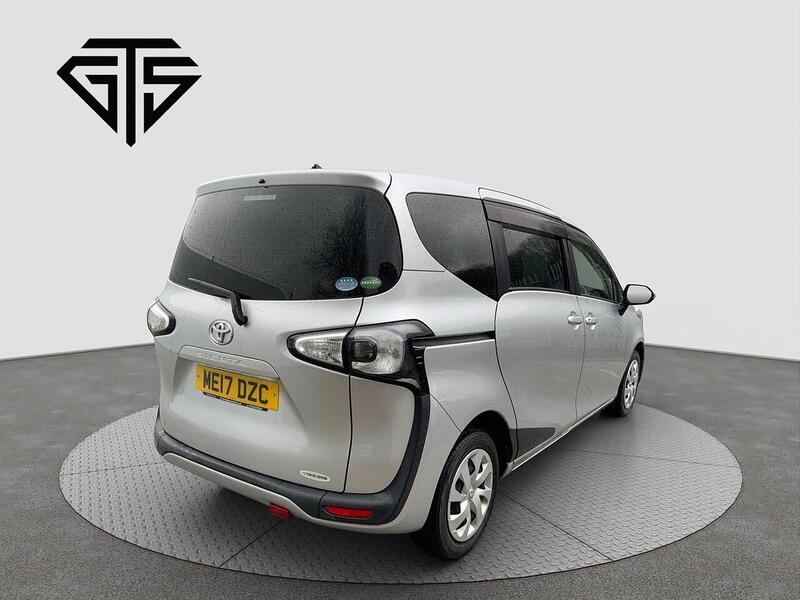 Toyota Toyota Sienta view 3
