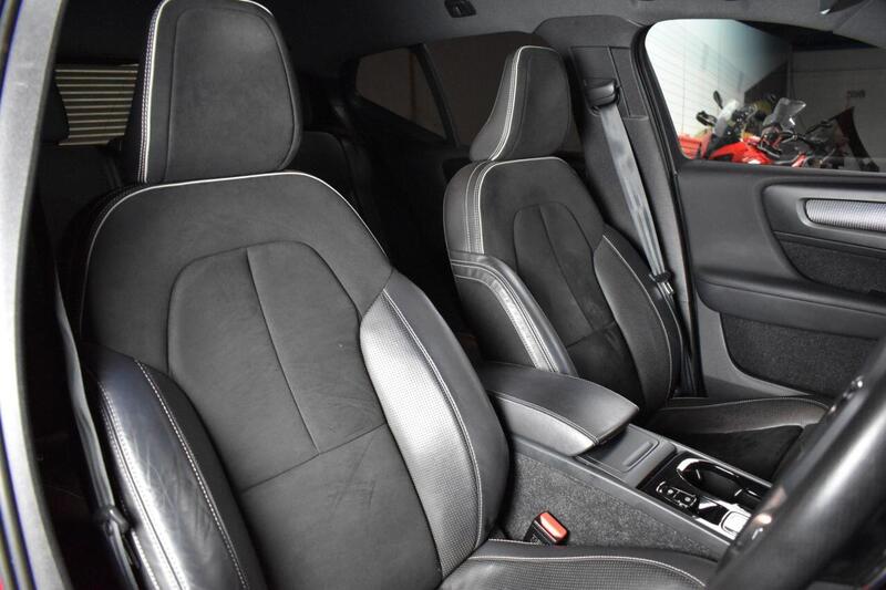 Volvo XC40 view 3