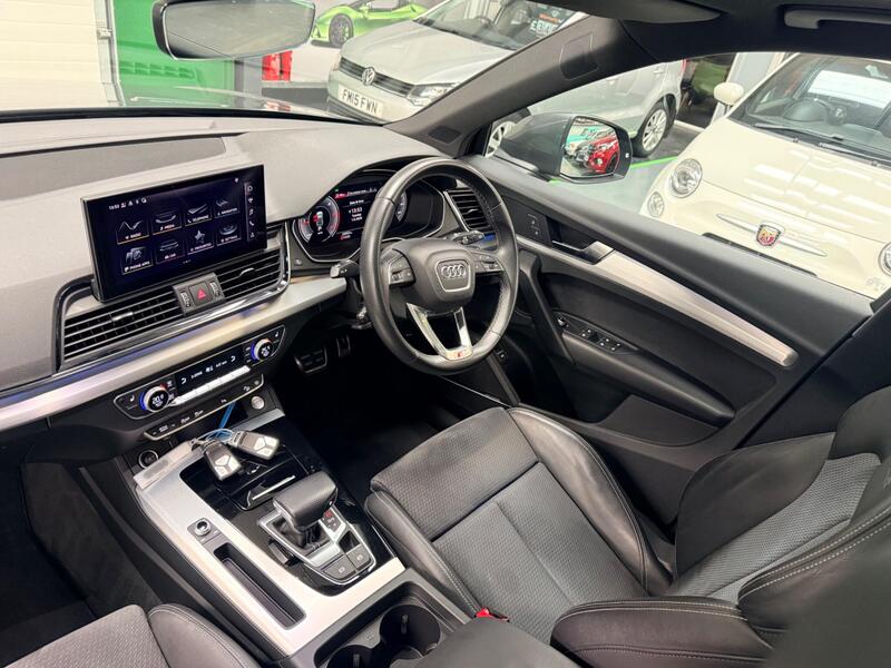Audi Q5 view 3