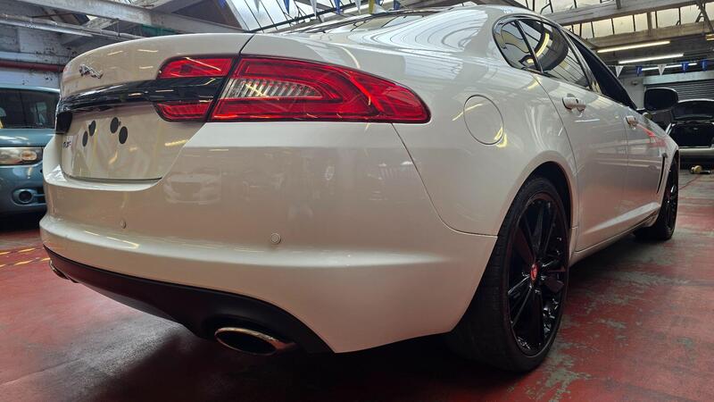 Jaguar XF view 3