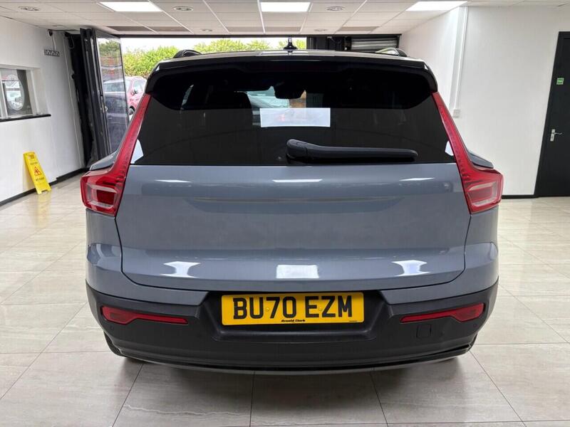 Volvo XC40 view 4