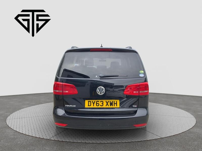 Volkswagen Touran view 4
