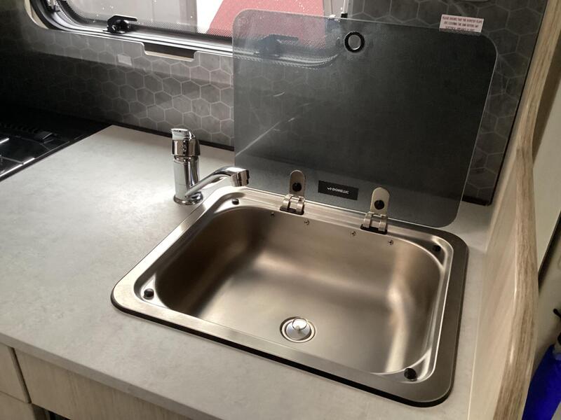 Auto-Trail Expedition C72 — image 11