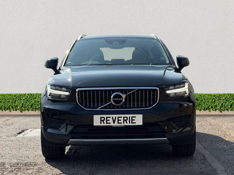 Volvo XC40 view 2