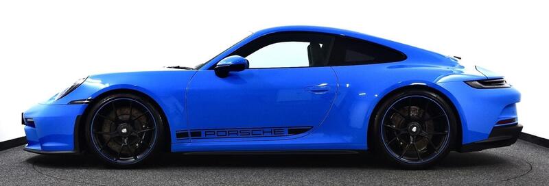 Porsche 911 view 4